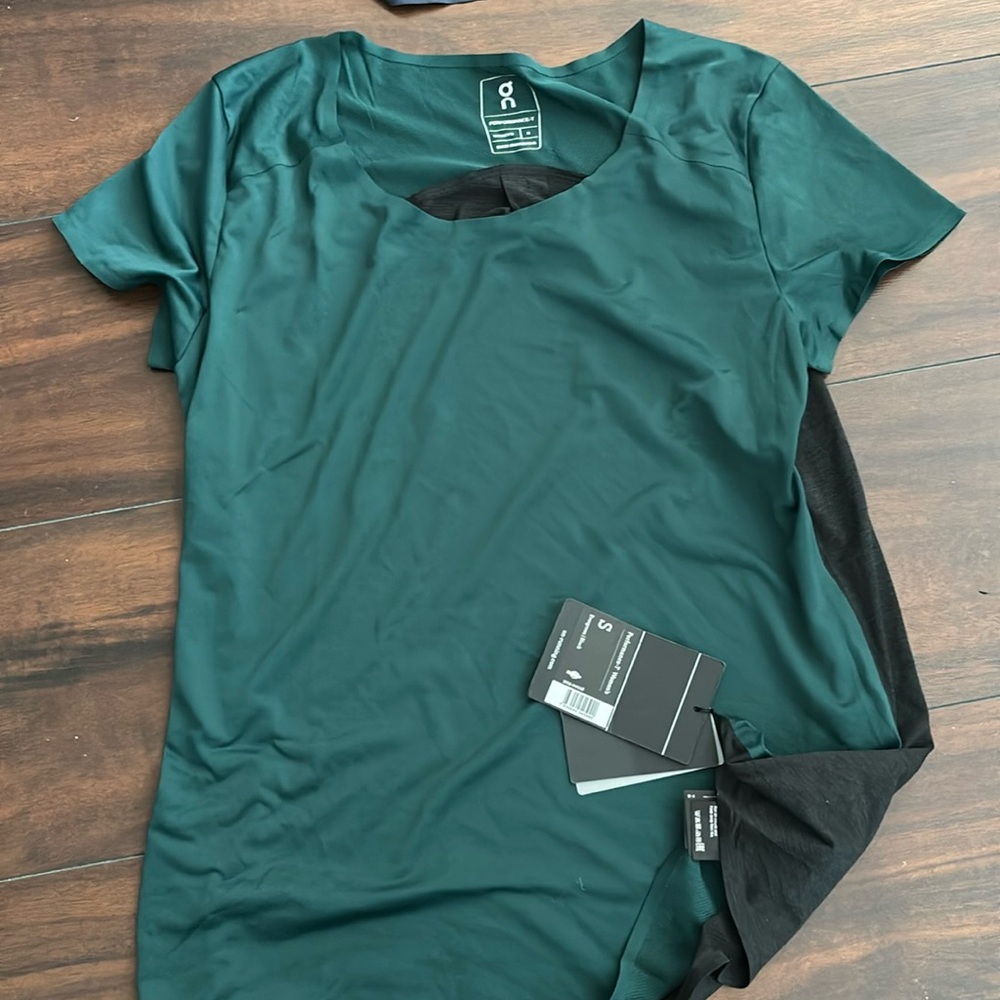 On performance Tee, Small